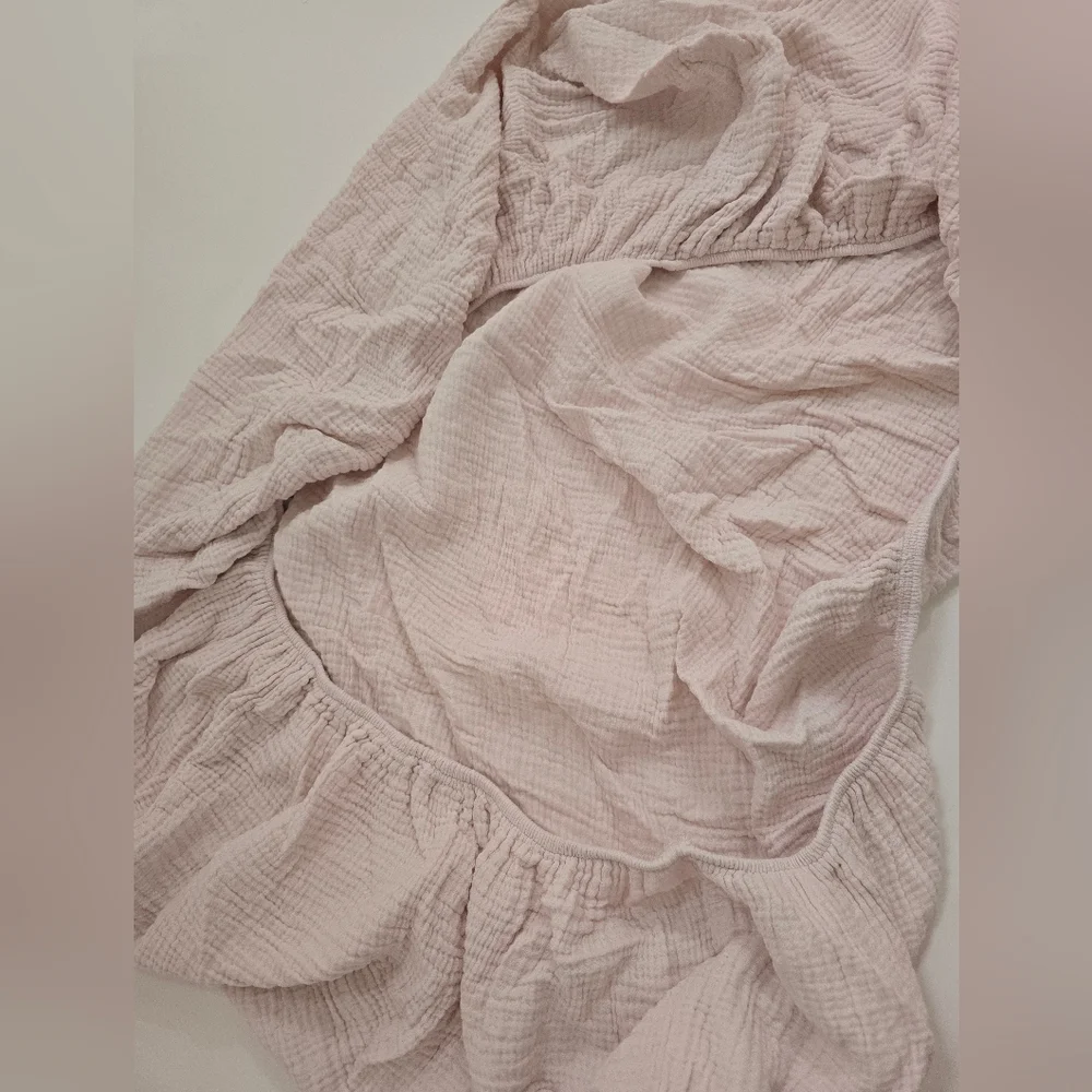 Restoration Hardware Baby Child Petal Pink Crib Sheet Featherlight Cotton Gauze